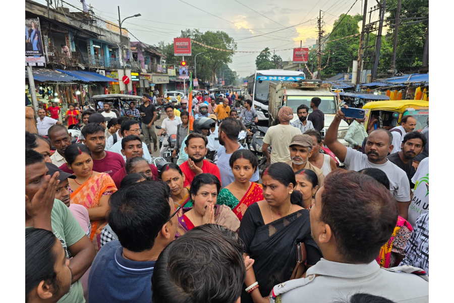 Protest was done by blocking the road on Niyamatpur GT Road demanding drinking water,