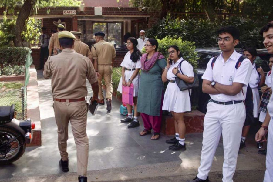 After Delhi, there was a threat of bombing 40 schools in Bangalore, a person named Roadkill sent an email,