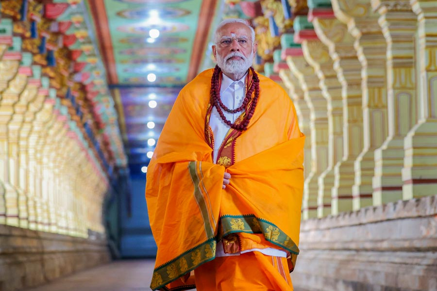 A few days ago, RSS chief Mohan Bhagwat increased the pressure on Modi by hinting at his