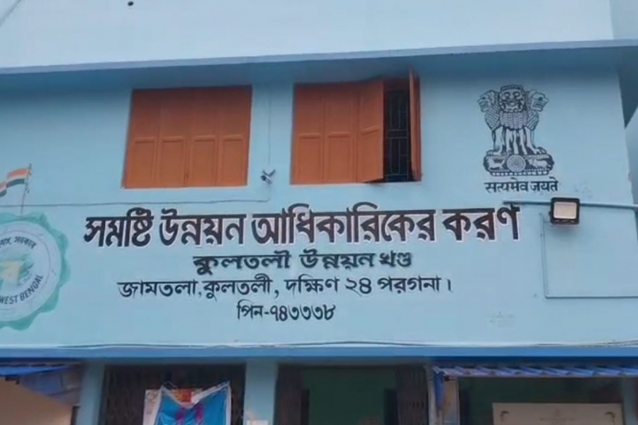 Death certificate in the name of a living woman! Woman files complaint with police station, questions Panchayat
