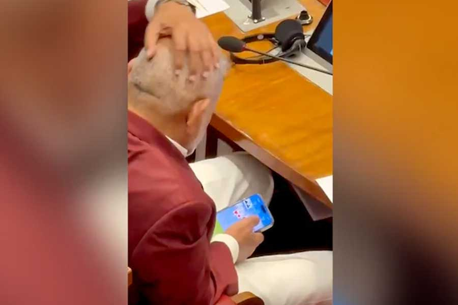 The minister is playing cards in the Maharashtra Assembly.