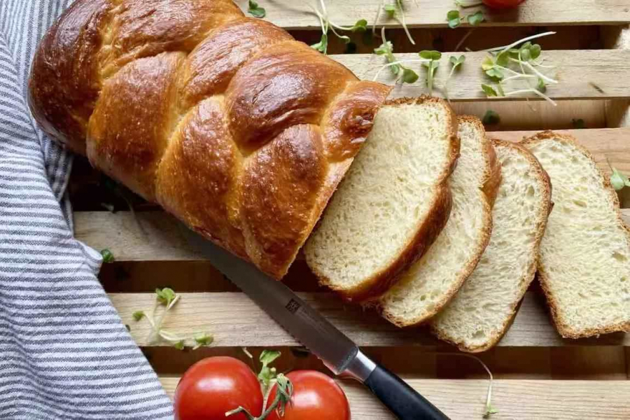 Health conscious people these days are worried about eating unhealthy bread. Because the white bread available in the store is made with flour.