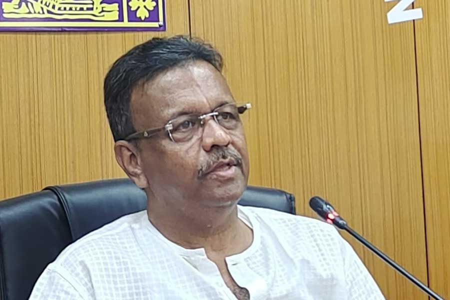 Roadside parking is going to be closed in Kolkata from 7 am to 9 am. The Kolkata Municipal Corporation is issuing guidelines.