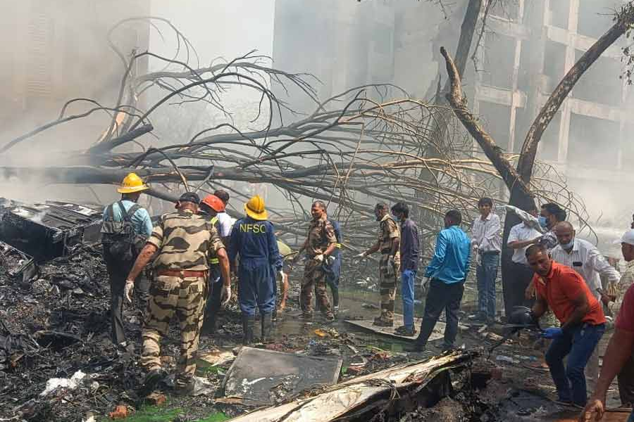 Death toll in Dhaka plane crash rises to 27! India ready to help Bangladesh, says Narendra Modi