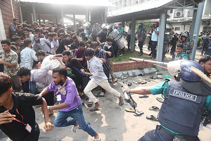 Yunus police baton charge students, 75 hospitalised