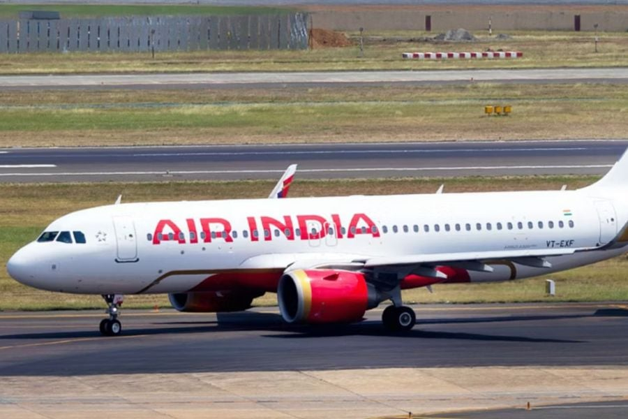 Fire on an Air India plane! Accident occurred right after landing at Delhi airport.