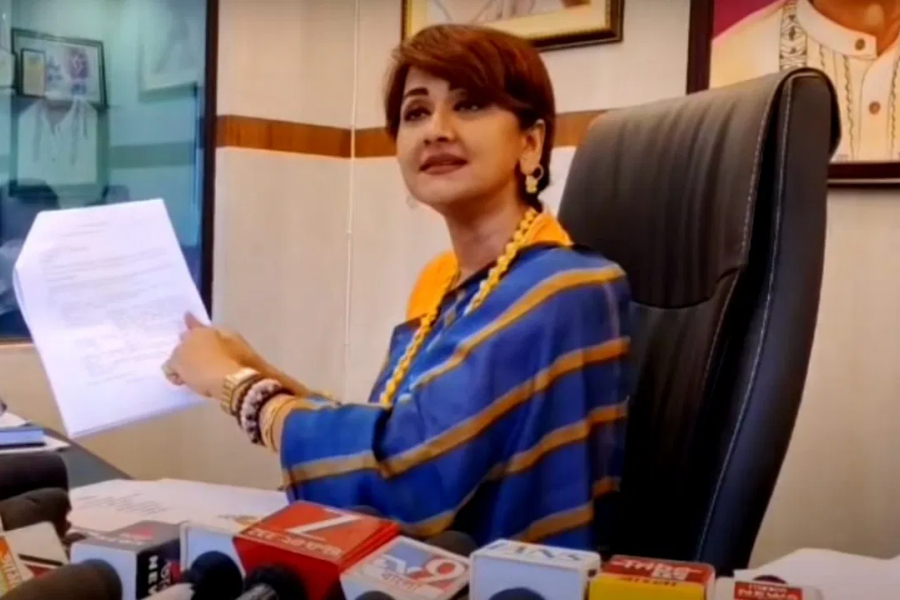 Hooghly MP Rachna has refuted the rumour that if you invite someone somewhere, you have to pay money!