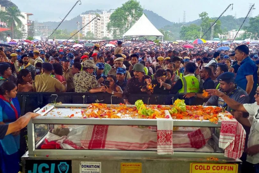 Thousands of people have gathered since Tuesday morning to witness Zubin's last rites.