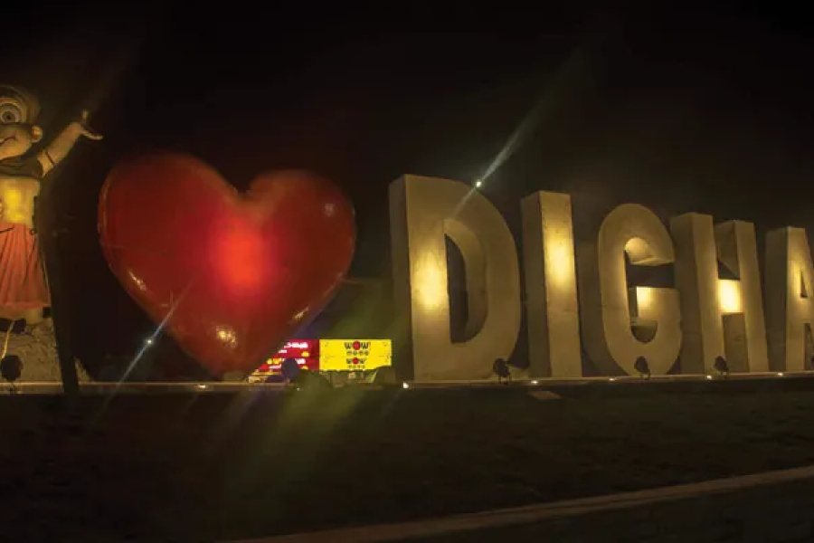 Digha is wrapped in festive colors before Christmas. The newly inaugurated Jagannath Temple from Sea Beach is sparkling with colorful lights all around.