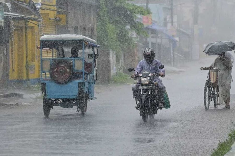 Rain all night, yellow alert issued across the state due to low pressure.