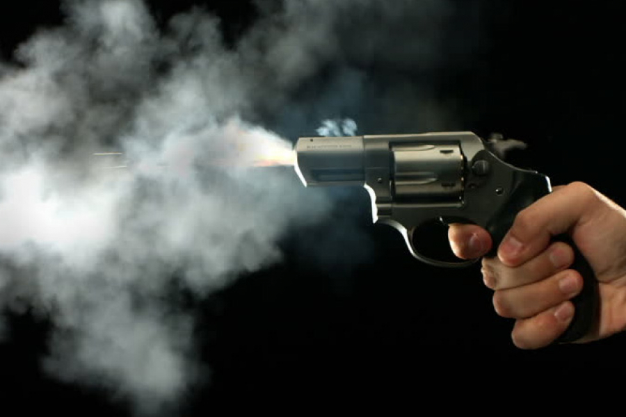 Shootout in broad daylight in Krishnanagar! College student shot after entering house