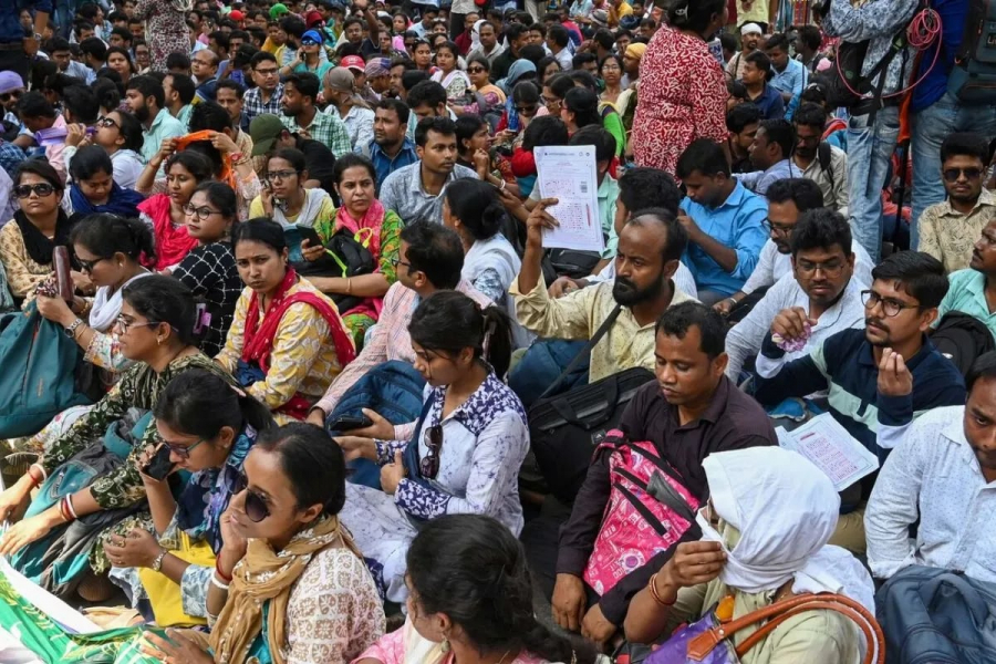 The festive atmosphere is in the city and state. But there is no impression among the job seekers.