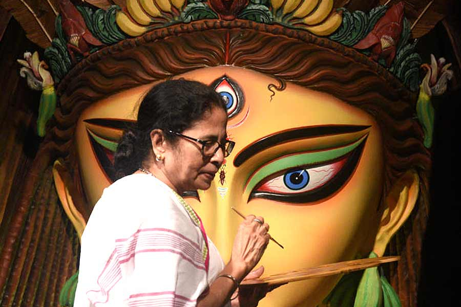 On July 31, Mamata held a meeting with all the puja committees of Kolkata.