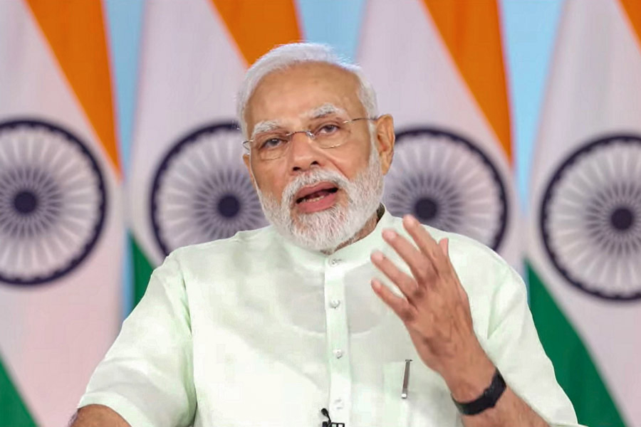 Prime Minister Narendra Modi highlighted Bengali identity in his 'Mann Ki Baat' programme. He highlighted the words of 'Vande Mataram'.