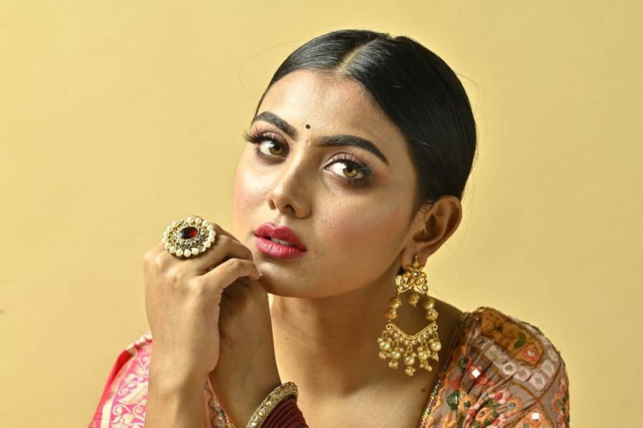 Idhika is playing the role of Durga this time, who will be seen as the heroine of Dev's Mahadev in Mahalaya?