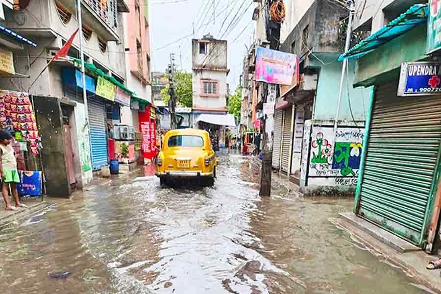 Remal-Effect:জল-জমে,-গাছ-পড়ে-বিপর্যস্ত-দমদম-এলাকা
