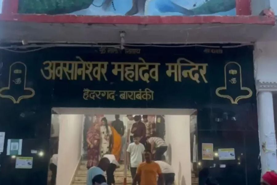 Electricity wire snapped at Shiva temple in Uttar Pradesh