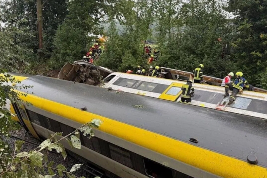 Terrible train accident in Germany! Two Beeline carriages, many feared dead