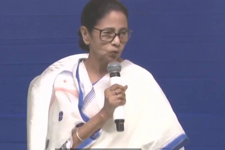 Mamata orders to bring back migrants! CM warns district leadership in meeting at Gitanjali