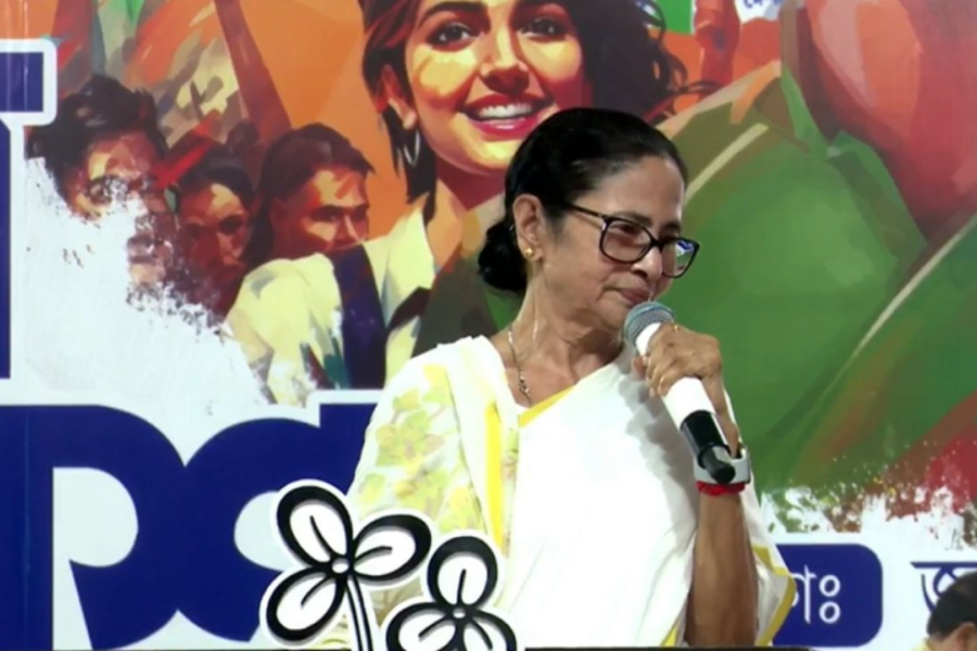 Pulling the strings of her words, Mamata continued to say, 