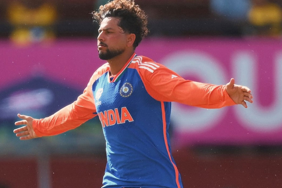 The two arch-rivals India and Pakistan will face off in the high-voltage final of the Asia Cup at the Dubai International Stadium today.