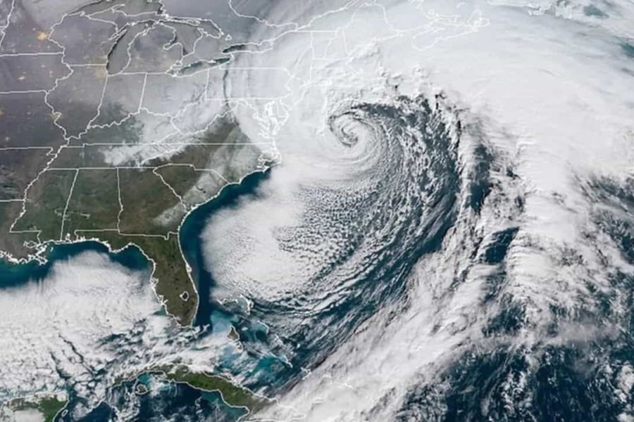 Cyclone 'Mantha' to make landfall tonight, heavy rain warning in Bengal