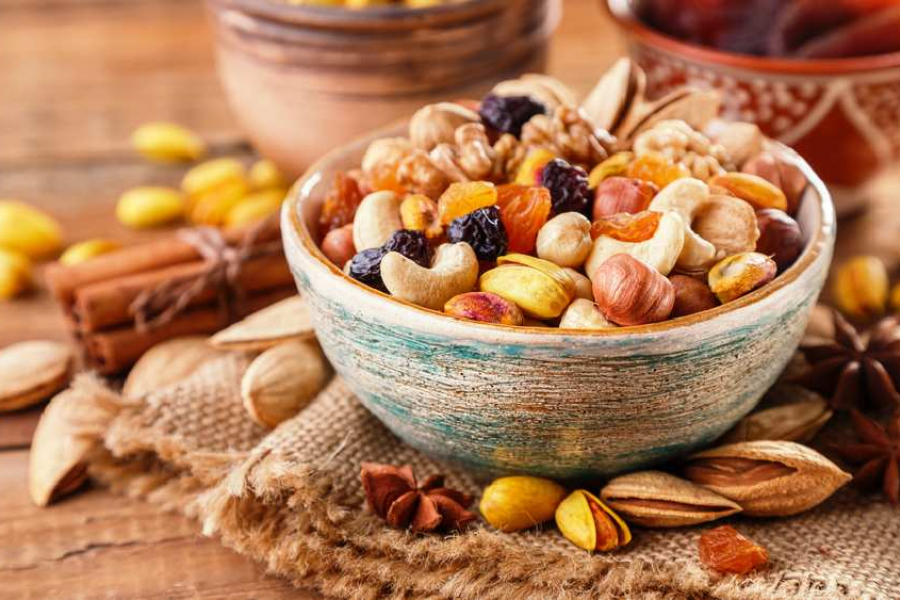 There is no substitute for dry fruits to provide the body with nutrients. From almonds to increase intelligence to raisins to cure anemia—each fruit has its own qualities.