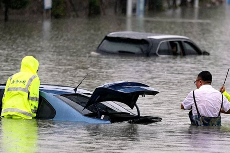 China reports severe flooding, 30 dead, 80,000 homeless in Beijing