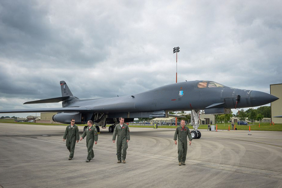 America deploys nuclear missiles in Britain! What message does Trump have for Russia?