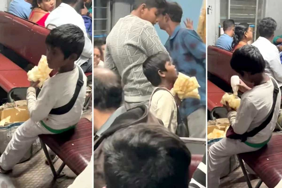 Wearing a white full-sleeved T-shirt, white pants - the white mother may look a little dull, but her eyes are very bright