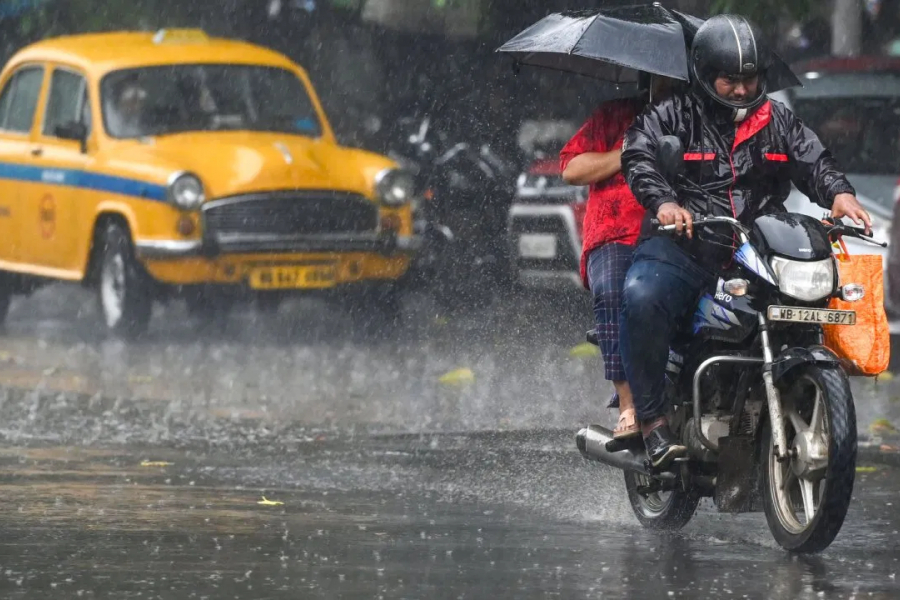 Cyclone active again! Heavy rain in various districts, weather office issues orange alert again as the month turns