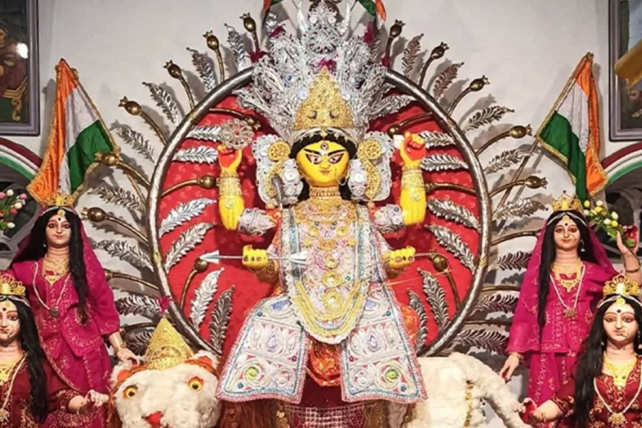 This puja started in Chandannagar. Later, the tradition continued even in the family's ancestral home, College Street in Kolkata