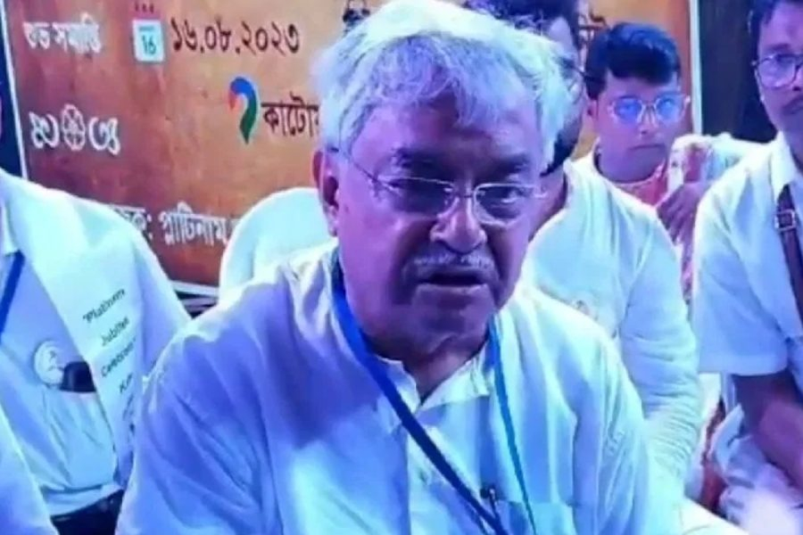 Lorry hits Pradeep Majumdar's car in Howrah, how is the minister?