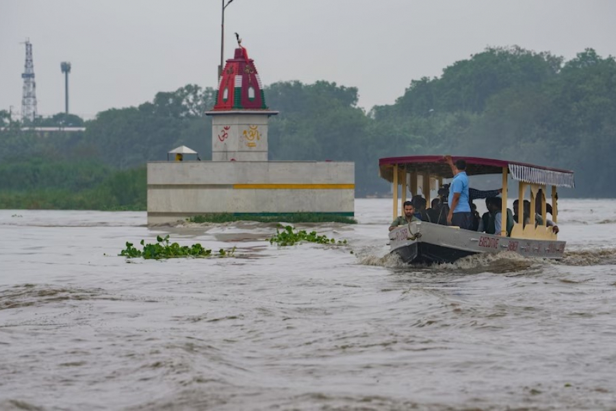 Yamuna river crosses danger mark in Delhi, continuous rains forecast till September 5
