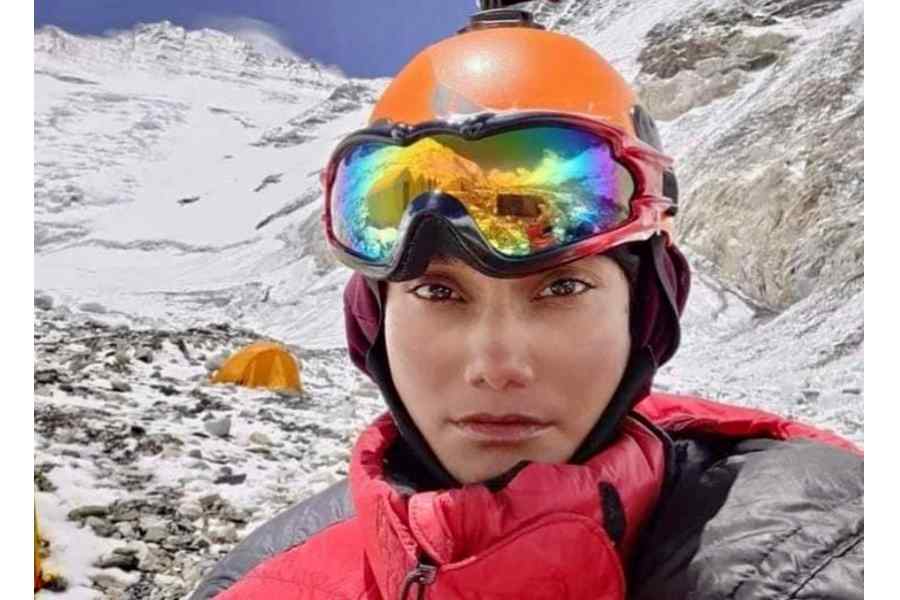 Piyali-Basak:-৮০-লক্ষের-ধার-মেটাতে-মেলায়-স্টল-এভারেস্টজয়ী-পিয়ালির